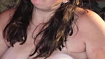 Milf Cums and Orgasms on Feet in Fetish Sex?