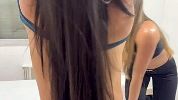 i couldn’t resist eating out my friend’s sweet pussy today