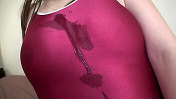 このアジアンミルフのコスプレ姿、巨大な曲線美お尻と天然巨乳見せてよ