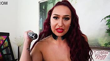Nina Kayy toys with her big clit and juicy pussy 😏