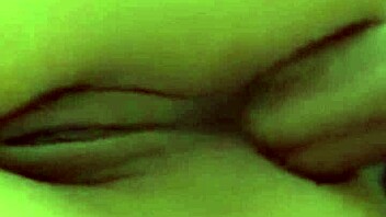 日本メイドが客の部屋掃除中にアナルに射精。衝撃のアマチュア遭遇！