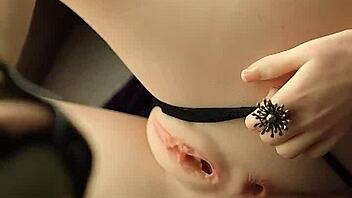 Kan ikke tro denne populære asiatiske kone viser sin nøgne krop som en rigtig dukke