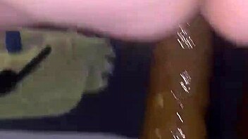 يا إلهي، بأدخل لعبة كبيرة في شرجه الليلة!