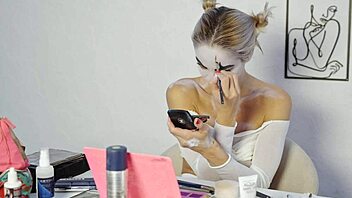 Harley Quinn Makeup Tutorial by Miss Daisy Diamond for Halloween