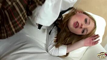 Človeče, táto dievča v sukni dostala horúcu dávku po šťavnatej análovej akcii!