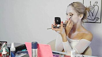 Harley Quinn Makeup Tutorial by Miss Daisy Diamond for Halloween