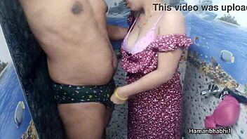 desi bhabhi’s hot handjob on blue panties