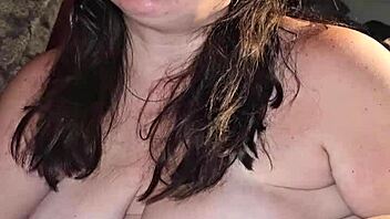 Milf Cums and Orgasms on Feet in Fetish Sex?