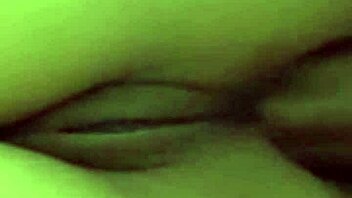 日本メイドが客の部屋掃除中にアナルに射精。衝撃のアマチュア遭遇！