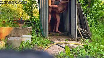 Orang Asing Hamil Tunggang Keras Di Luar?