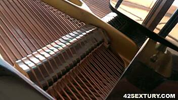 vinna reed is such a cock sucker slut 😏