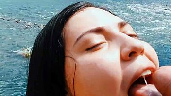 Latina wife gives risky blowjob outdoors 😍