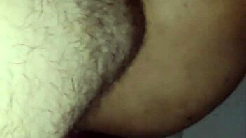 Corno Abre o Cu Guloso da Mulher Infiel com Fisting Brutal!