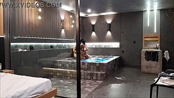 LEVEI MINHA AMIGA NO MOTEL DE LUXO ELA ADOROU E ACABOU LIBERANDO O CUZINHO!!