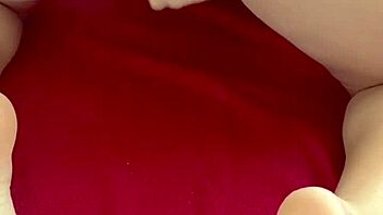 Viajei e deixei minha namorada sozinha coloquei uma camera pra ver o que ela faz no quarto