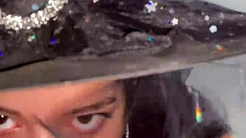 Pov de halloween da bruxinha debora prado BATENDO PUNHETA no meu pau grande