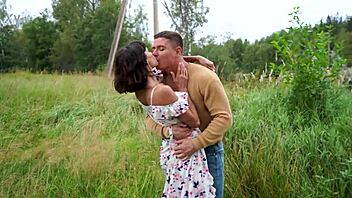 A steamy 1 on 1 scene with a bodybuilder and a MILF