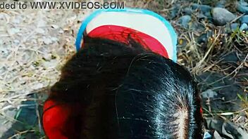 Latina wife gives risky blowjob outdoors 😍