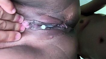 Chupando o amante e levando rola com creampie na buceta, hein?