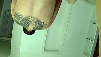 two horny cats sucking big cocks, craving that creamy milk 😋