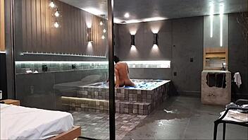 LEVEI MINHA AMIGA NO MOTEL DE LUXO ELA ADOROU E ACABOU LIBERANDO O CUZINHO!!