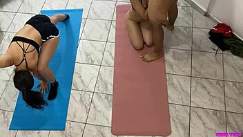 Bapa tiri latih kemudian kongkek 2 anak tiri angkat cantik.