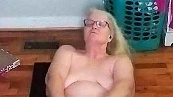 Curvy Rabuda Fucks Five Guys And Shows Cuckold On Video Call