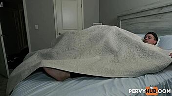 Vi deler rom nå, Jay Romero og Selina Imai.