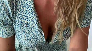 wanna date me and see this curvy latina teen 18+ spread? 😘