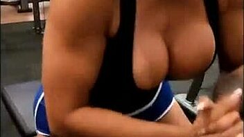 linda garota enjoys a relaxing day out