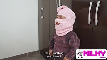 Matrigna tettona scopa ladri mentre figliastro guarda! 😱