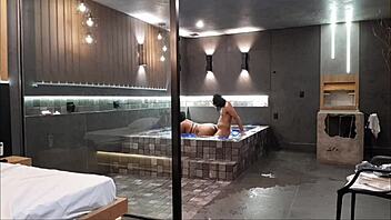 LEVEI MINHA AMIGA NO MOTEL DE LUXO ELA ADOROU E ACABOU LIBERANDO O CUZINHO!!