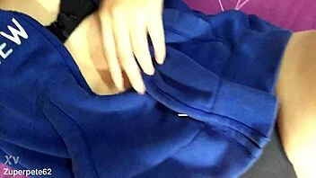 cachonda ama de casa mi hermanastra crystal se masturba ella es muy hot y le encanta grabarse para sus fans