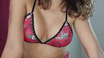 Hermanastra tetona quiere que me corra en su boca 😍