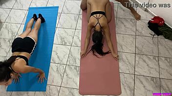 padrastro entrena y luego folla a sus 2 hijastras adoptadas hermosas