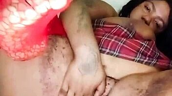 Milf enjoys self-pleasure and squirting session