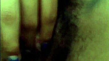 Teen with small tits masturbates solo 😘