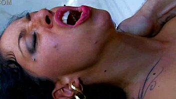 Slutty GF’s Homemade Sextape Is Pure Fire! Watch Her Moan in Wild Gay Action as She Takes It All!