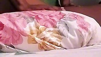 En-chan, teachin’ that three finger trick, ya know?