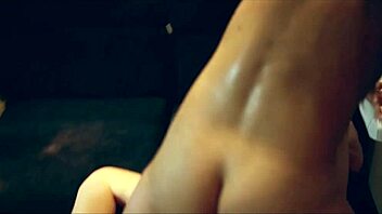 Cuarteto viendo una pel�cula de miedo menuda org�a nos montamos esos co�os estaban pidiendo a gritos una buena polla