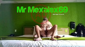 人妻业余妹子共享淫乐时刻