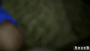 Slank 18+ tøs i uniform suger pik på militærbase