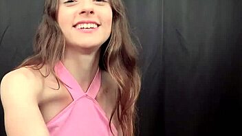 Tug casting quickies: Lily Glee is a handjob happy camper