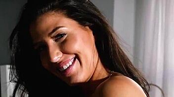 playful lesbians alexandra belle and carmen nikole snapping erotic pics together 😍