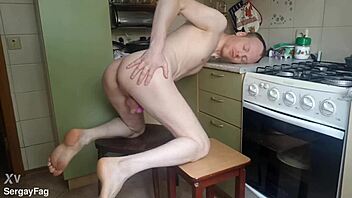 Co radši, vibrátor nebo čůň v kuchyni?