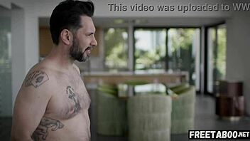 Frații vitregi nevinovați păcăliți într-un foursome de părinții nudisti!