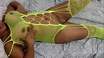 she says, 'i'm sucking and drooling on your huge dick'