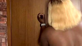 sundaydogood614's latest update features shaved lesbian pussy 😊