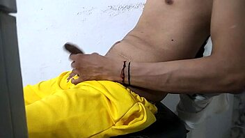 un latino en chaleur, pulling out that massive dick, feeling so wild.