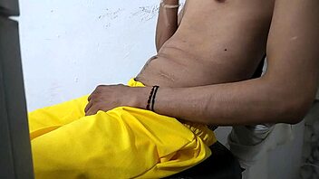 un latino en chaleur, pulling out that massive dick, feeling so wild.